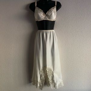 🔻SOLD🔻Rare 70s Vintage Victoria's Secret Slip Skirt